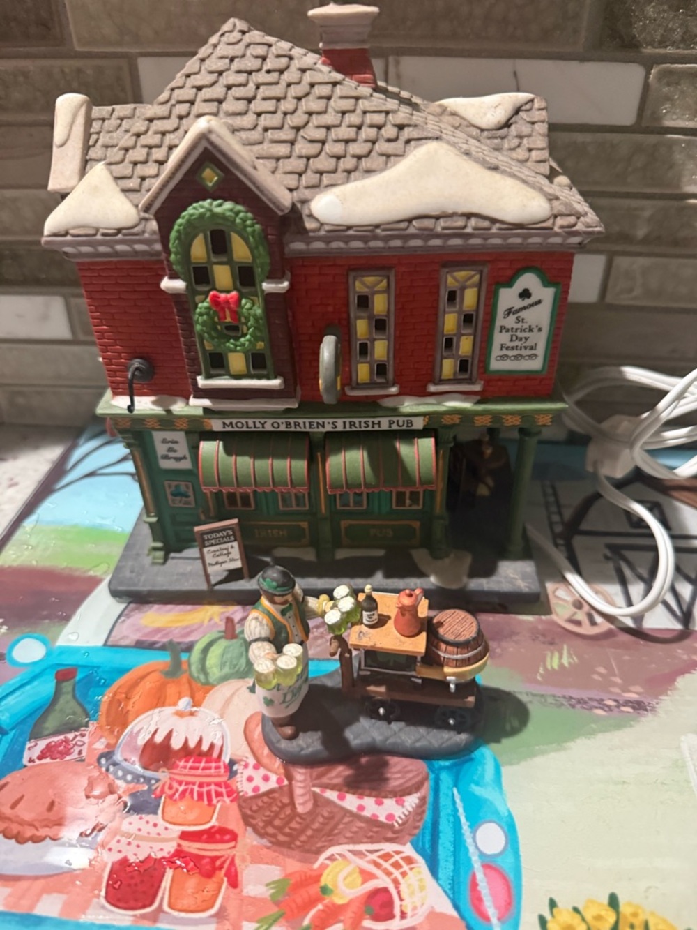 Department 56 Molly O'Brien's Irish Pub - Red & Green Playset